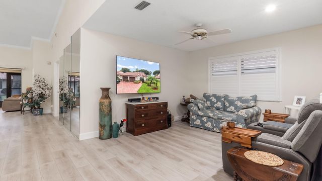 6353 Royal Manor Circle, Delray Beach, FL 33484