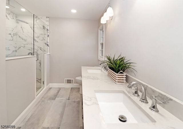 13 Hanover Rd, East Hanover Twp., NJ 07936