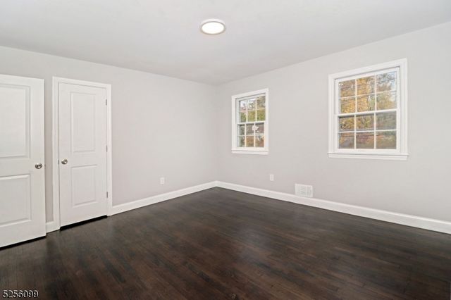 13 Hanover Rd, East Hanover Twp., NJ 07936