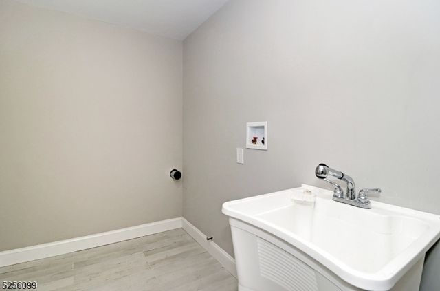 13 Hanover Rd, East Hanover Twp., NJ 07936