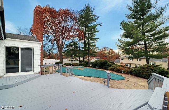 13 Hanover Rd, East Hanover Twp., NJ 07936