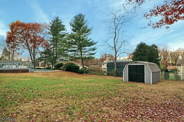 13 Hanover Rd, East Hanover Twp., NJ 07936