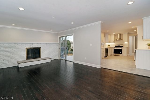 13 Hanover Rd, East Hanover Twp., NJ 07936