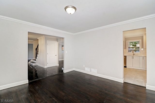 13 Hanover Rd, East Hanover Twp., NJ 07936