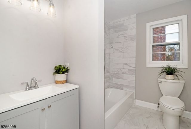 13 Hanover Rd, East Hanover Twp., NJ 07936