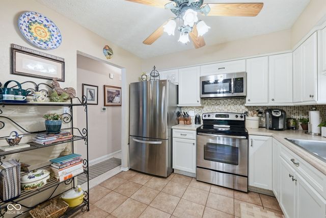 7455 Prairie Lake Drive, Indianapolis, IN 46256
