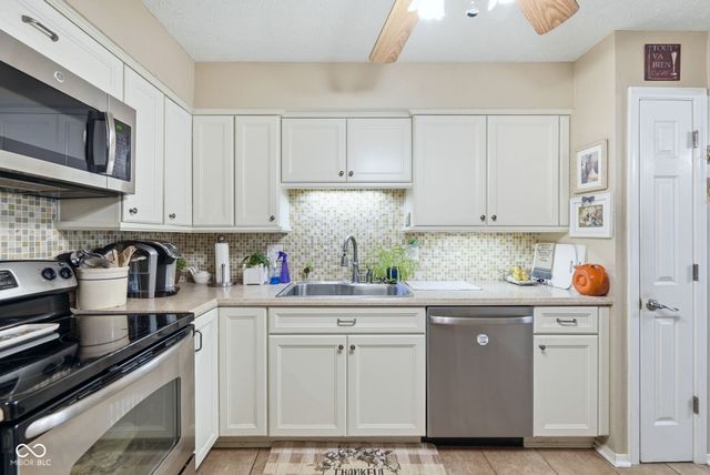 7455 Prairie Lake Drive, Indianapolis, IN 46256