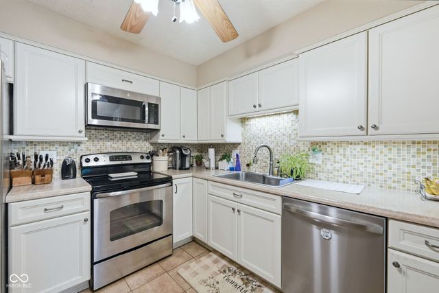 7455 Prairie Lake Drive, Indianapolis, IN 46256