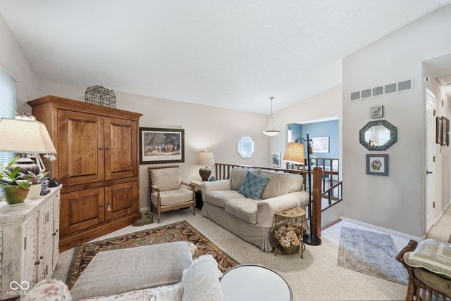 7455 Prairie Lake Drive, Indianapolis, IN 46256