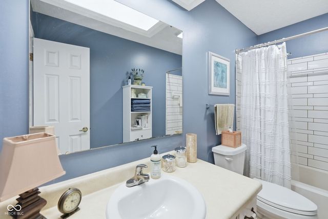 7455 Prairie Lake Drive, Indianapolis, IN 46256