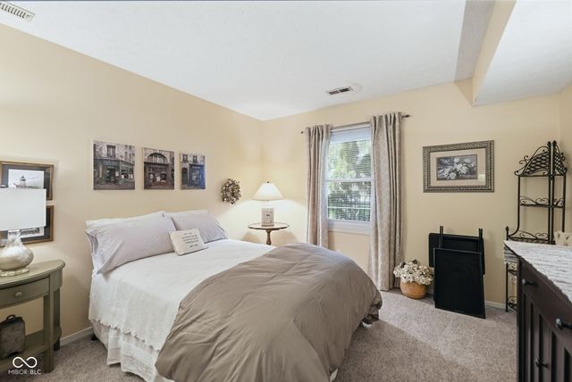 7455 Prairie Lake Drive, Indianapolis, IN 46256