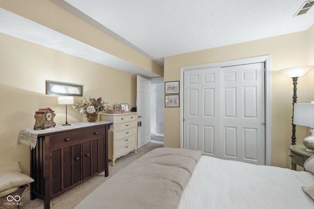 7455 Prairie Lake Drive, Indianapolis, IN 46256