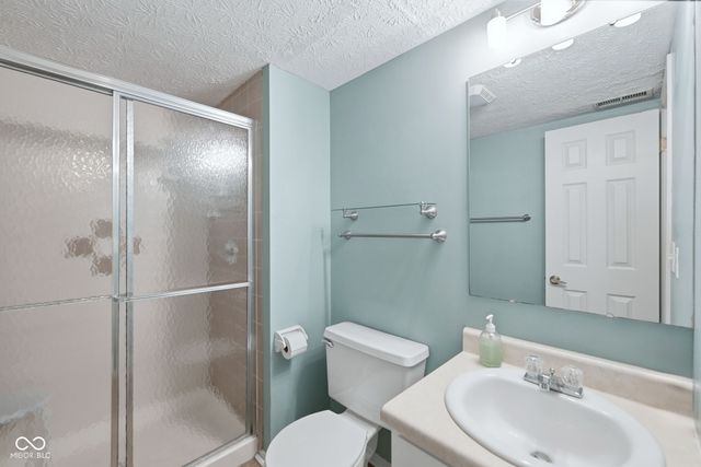 7455 Prairie Lake Drive, Indianapolis, IN 46256