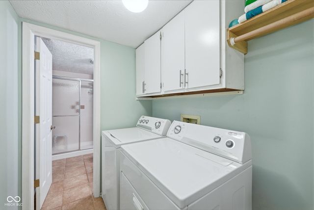 7455 Prairie Lake Drive, Indianapolis, IN 46256