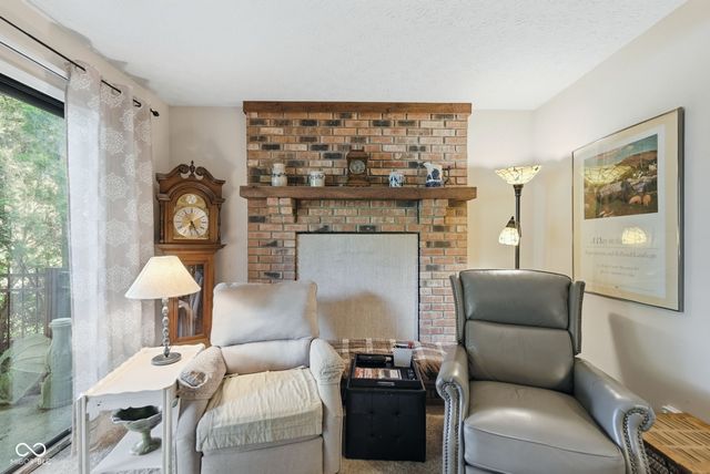 7455 Prairie Lake Drive, Indianapolis, IN 46256