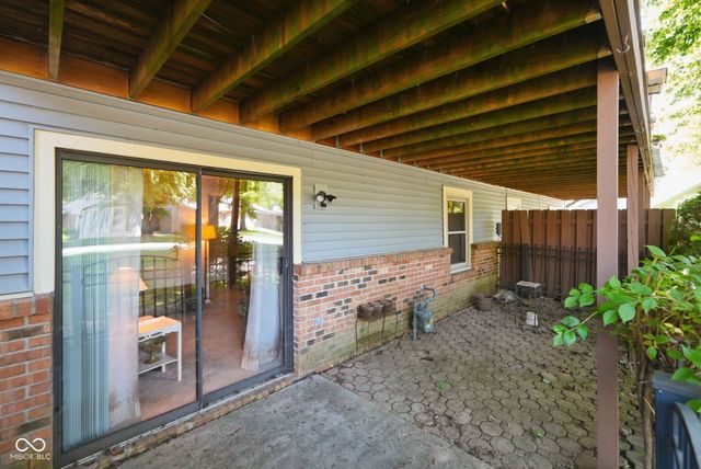 7455 Prairie Lake Drive, Indianapolis, IN 46256