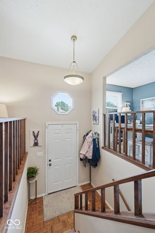 7455 Prairie Lake Drive, Indianapolis, IN 46256