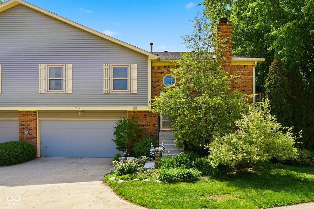 7455 Prairie Lake Drive, Indianapolis, IN 46256