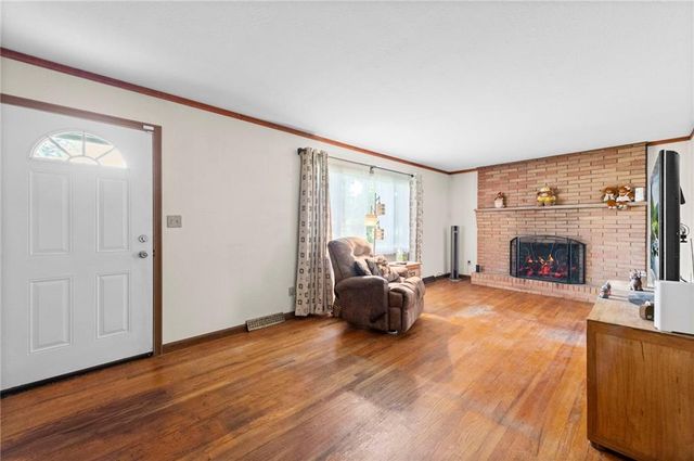817 S Alexander Road, Independence, MO 64056