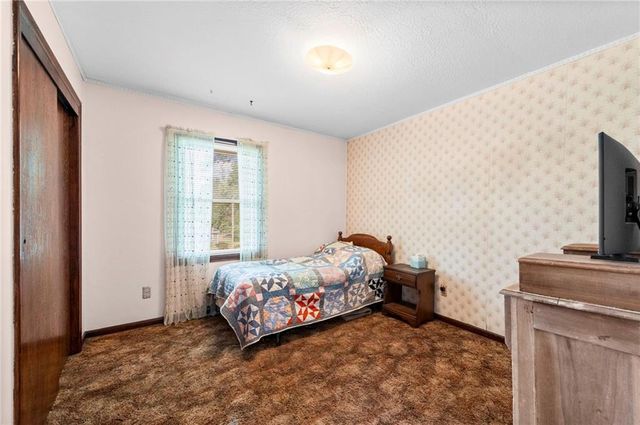817 S Alexander Road, Independence, MO 64056