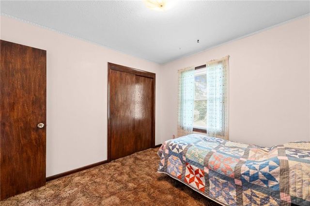 817 S Alexander Road, Independence, MO 64056