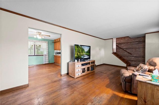 817 S Alexander Road, Independence, MO 64056
