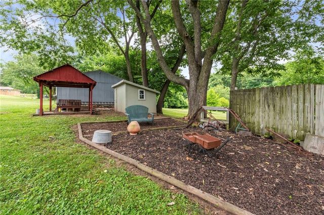 817 S Alexander Road, Independence, MO 64056