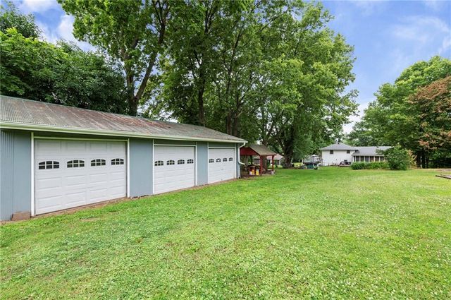 817 S Alexander Road, Independence, MO 64056
