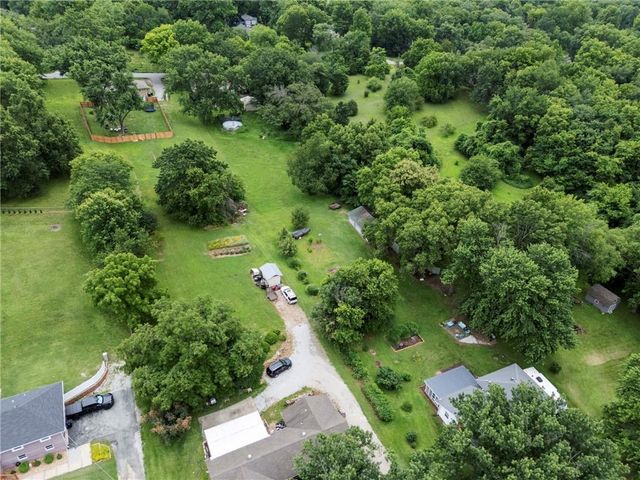817 S Alexander Road, Independence, MO 64056