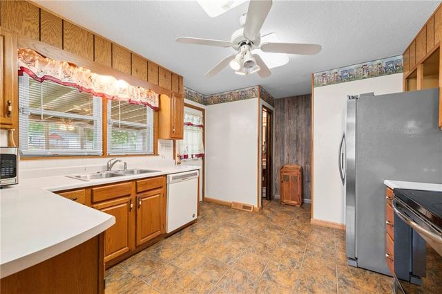 817 S Alexander Road, Independence, MO 64056