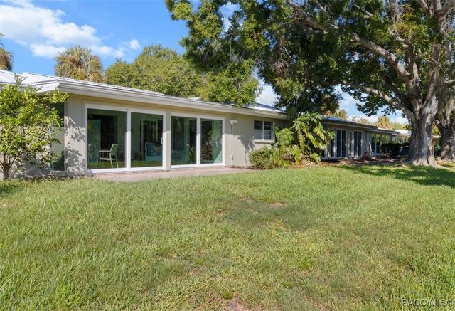 11286 W Bayshore Drive, Crystal River, FL 34429