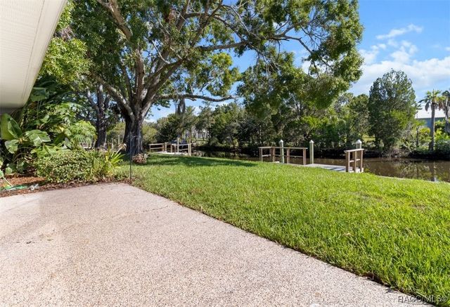 11286 W Bayshore Drive, Crystal River, FL 34429