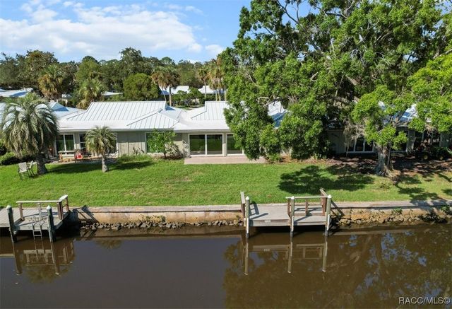 11286 W Bayshore Drive, Crystal River, FL 34429