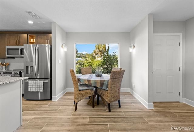 11286 W Bayshore Drive, Crystal River, FL 34429