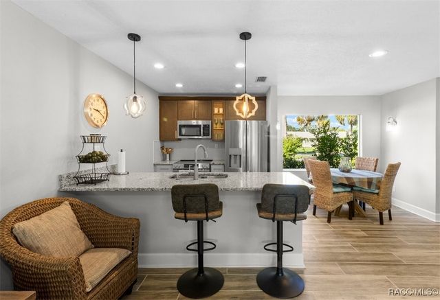 11286 W Bayshore Drive, Crystal River, FL 34429