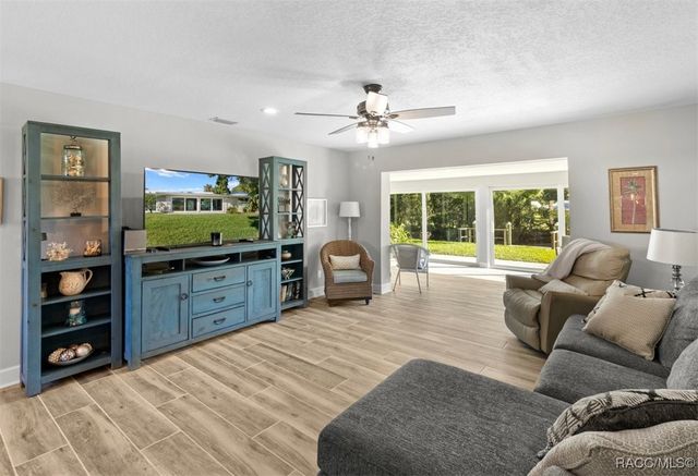 11286 W Bayshore Drive, Crystal River, FL 34429