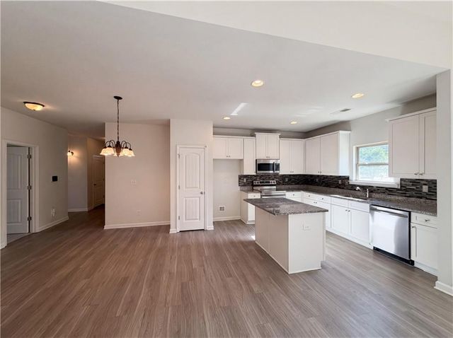 4075 Mcclendon Way, Rex, GA 30273