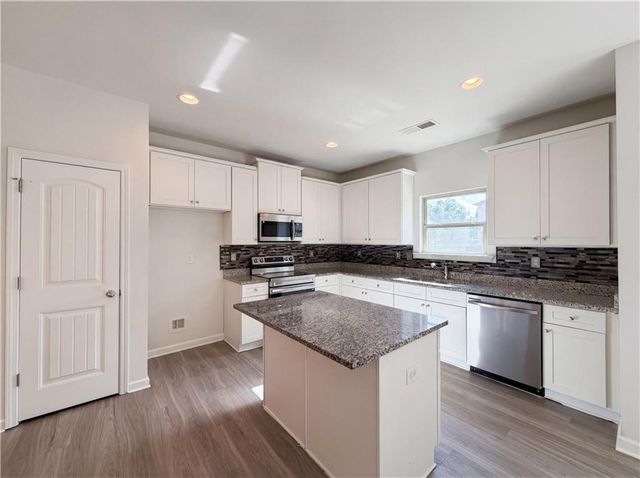 4075 Mcclendon Way, Rex, GA 30273