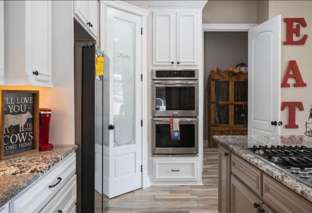 8 W Lakeshore Drive, Ransom Canyon, TX 79366