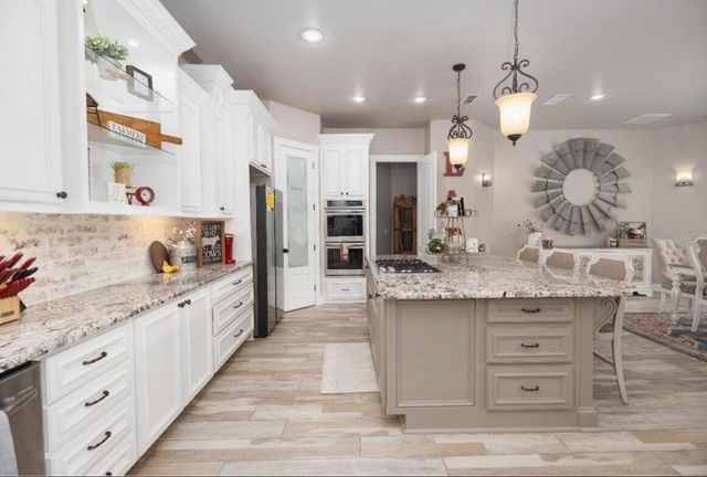 8 W Lakeshore Drive, Ransom Canyon, TX 79366