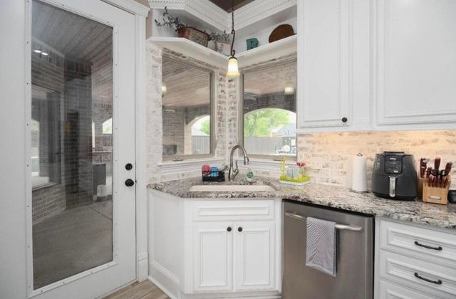 8 W Lakeshore Drive, Ransom Canyon, TX 79366