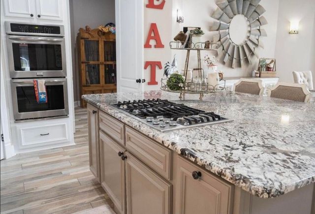 8 W Lakeshore Drive, Ransom Canyon, TX 79366