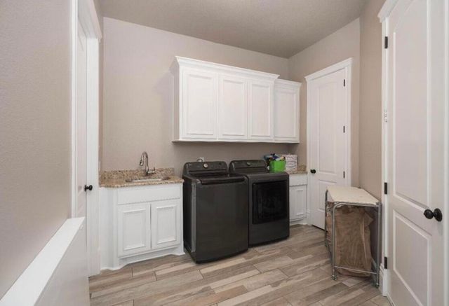 8 W Lakeshore Drive, Ransom Canyon, TX 79366