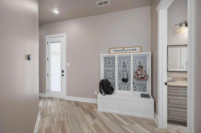 8 W Lakeshore Drive, Ransom Canyon, TX 79366