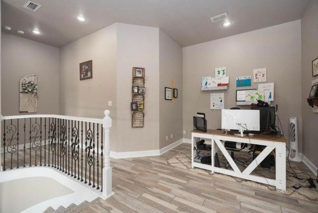 8 W Lakeshore Drive, Ransom Canyon, TX 79366