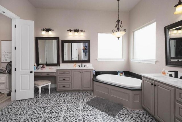 8 W Lakeshore Drive, Ransom Canyon, TX 79366