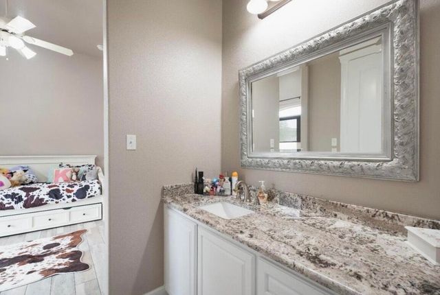 8 W Lakeshore Drive, Ransom Canyon, TX 79366