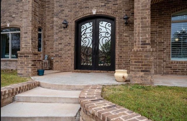 8 W Lakeshore Drive, Ransom Canyon, TX 79366