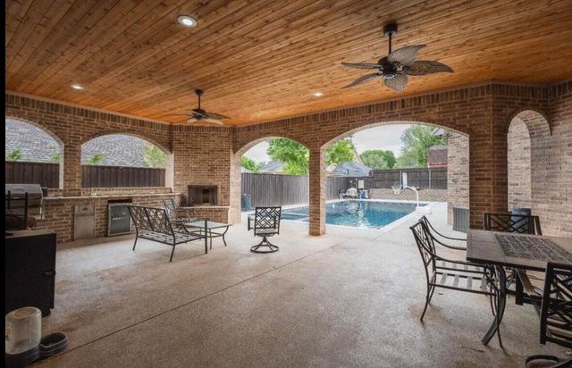 8 W Lakeshore Drive, Ransom Canyon, TX 79366