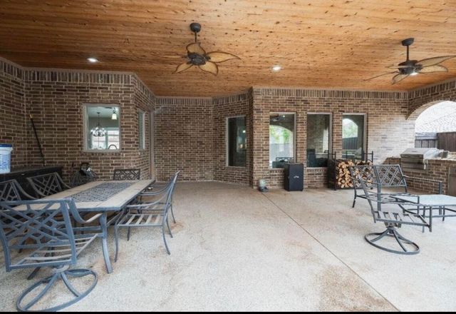 8 W Lakeshore Drive, Ransom Canyon, TX 79366